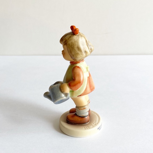 Hummel Figurine Nature’s Gift Exclusive Edition - Picture 4 of 10